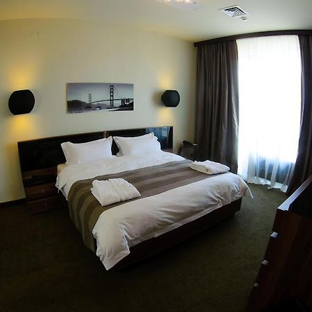 Voyage Hotel Караганда Экстерьер фото